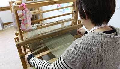織り上げる札幌スタイル、みんなの手で製品に。